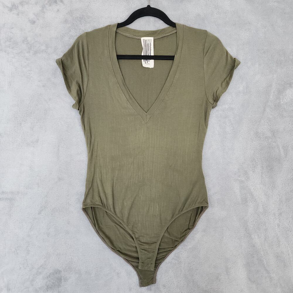 Free People Olive Green V-Neck Short Sleeve Bodysuit Medium Boho Off-Duty Model